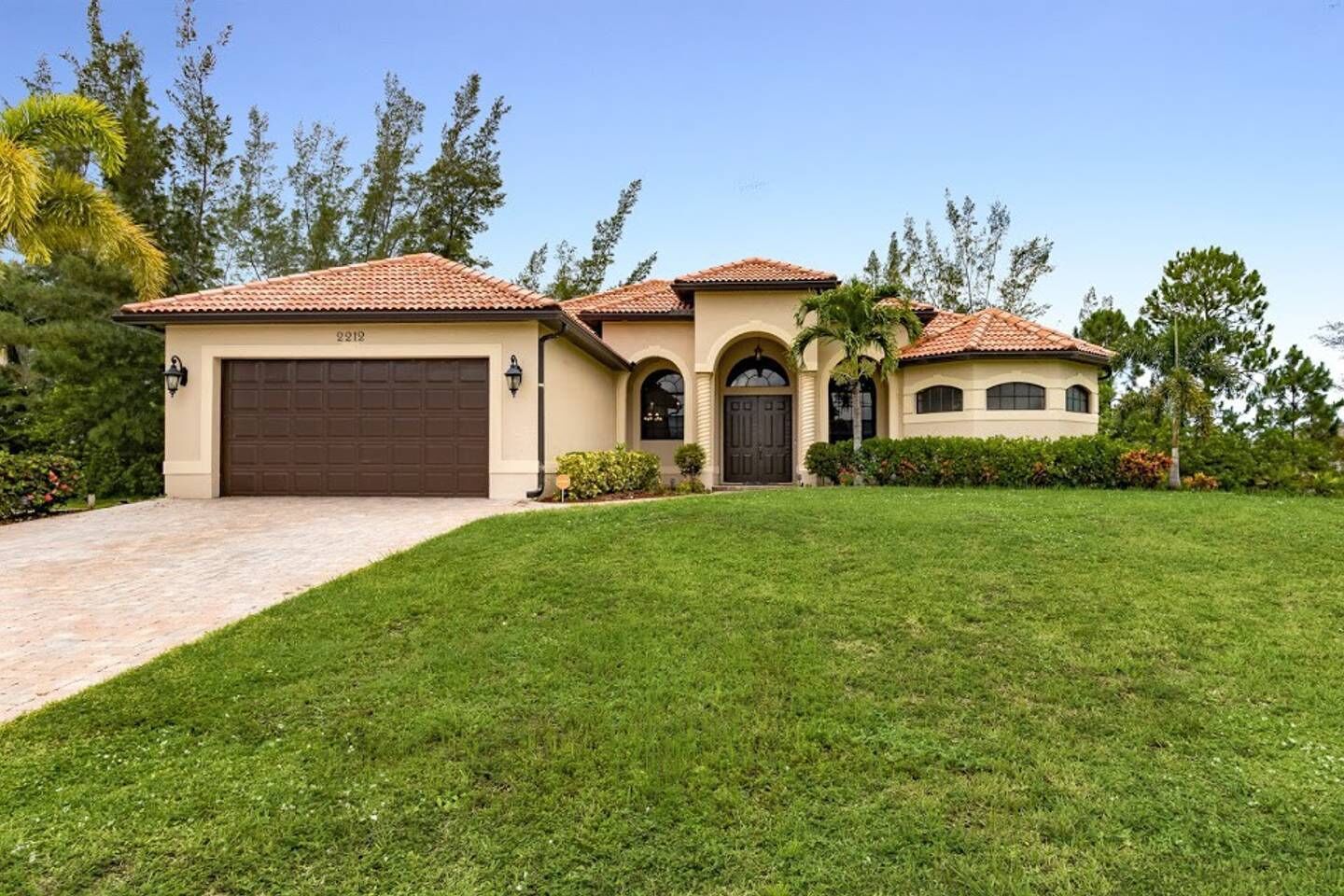 Casita Cabo Coral on Gulf Access Canal with Heated Salt Pool & Spa