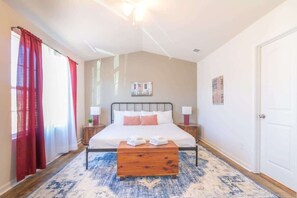 3 slaapkamers, een strijkplank/strijkijzer, wifi, beddengoed