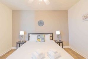 3 slaapkamers, een strijkplank/strijkijzer, wifi, beddengoed