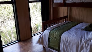 3 dormitorios, tabla de planchar con plancha, wifi gratis y ropa de cama