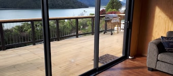Marlborough Sounds Holiday Home Brand New Sea Views 3brm with Large Deck