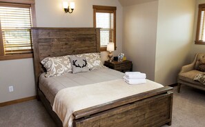 5 bedrooms, iron/ironing board, travel crib, free WiFi - Eagleview Retreat Guest House. Two lodgings in one (Nelson)