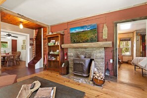 Interior - Alamo River House in Boone, NC: A charming 3BR chalet for 8 by the river! (Boone)
