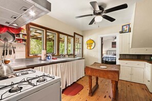 Fridge, microwave, oven, coffee/tea maker