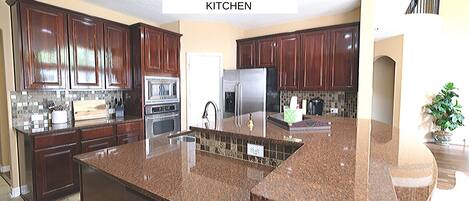 Frigorífic, microones, forn i placa de cuina