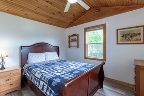 2 bedrooms, WiFi, bed sheets - Customer Appreciation Year!! See Discount information in Ad (Bryson City)