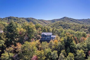 Exterior - Mountain Views - Hot Tub - Fire Pit - Motorcycle easy access (Bryson City)