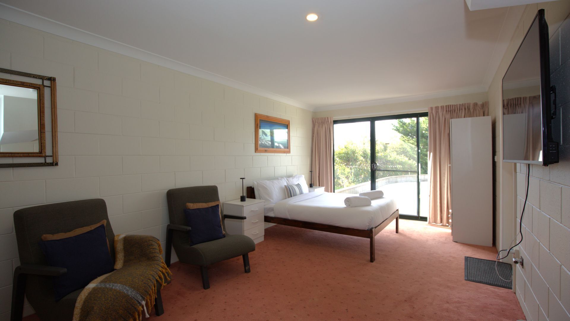 4 bedrooms, free WiFi, bed sheets