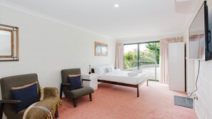 4 bedrooms, free WiFi, bed sheets