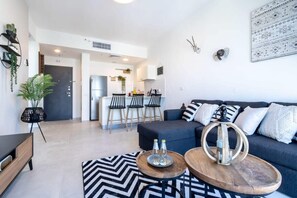 TV, offices - JTower 1BDM - ApartHotels In City Center (Jerusalem)