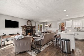 TV, fireplace