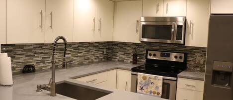 Fridge, microwave, stovetop, dishwasher