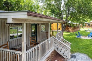 Terrace/patio - Covered Porch -  WIFI - Motorcycle Friendly (Bryson City)