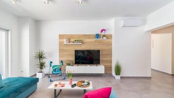 Smart TV, fireplace, foosball, table tennis