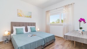 4 Schlafzimmer, Zimmersafe, Bügeleisen/Bügelbrett, Reisekinderbett