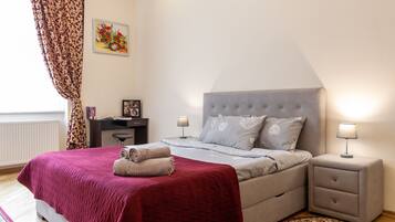 2 chambres, bureau, chambres insonorisées, fer et planche à repasser