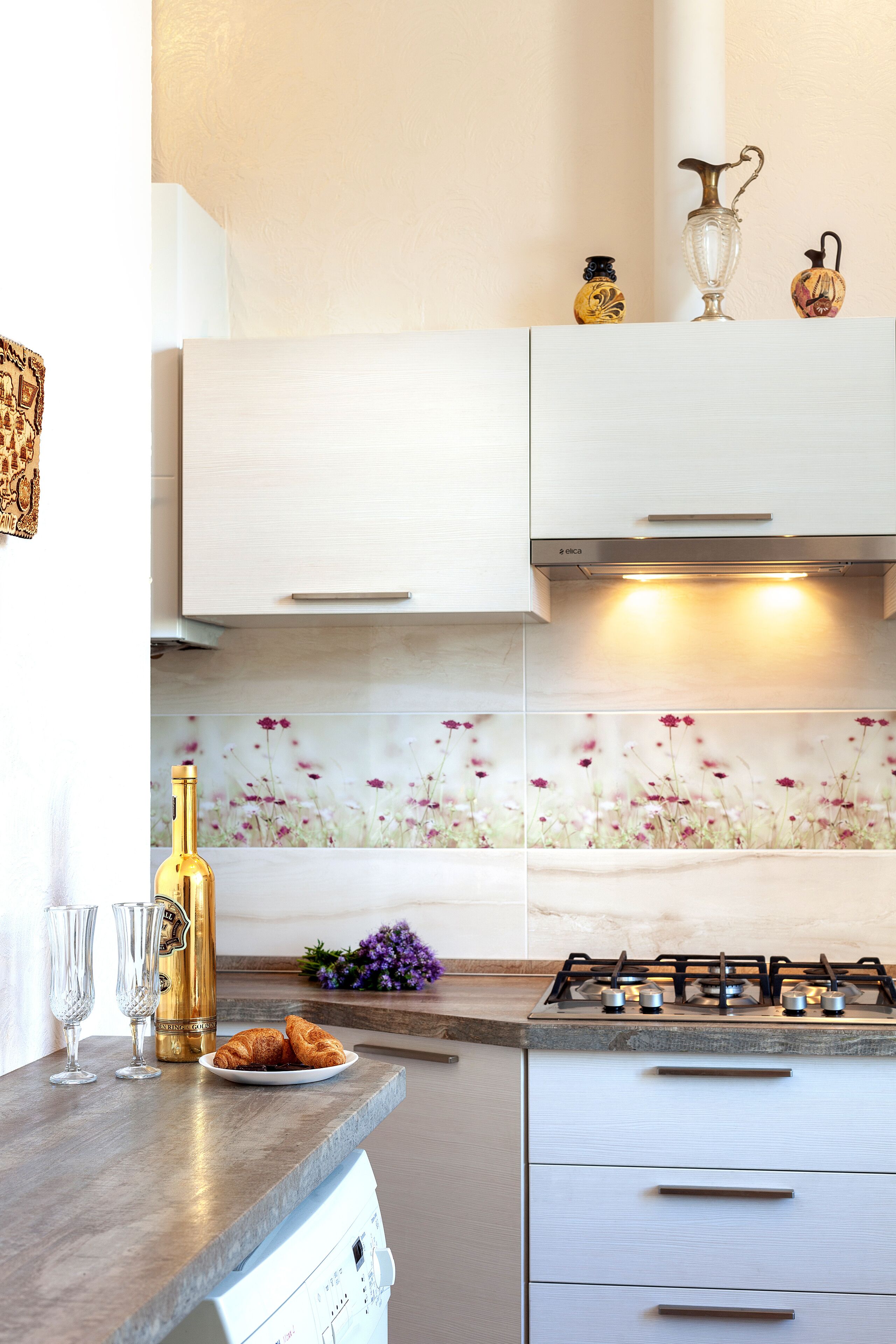 Refrigerador, microondas, lavavajillas y tetera eléctrica 