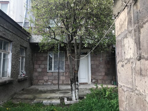 THE HOUSE  OLD  CITY