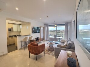 TV, books - Aquamar 301 by Vilamoura Sun  - T1+1 (Quarteira)