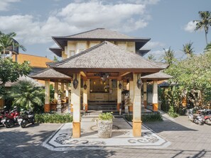 Interior entrance - Bayshore Residence (Manggis)