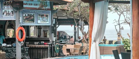 2 outdoor pools, sun loungers