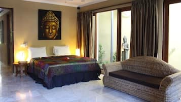 Minibar y caja de seguridad en la habitación