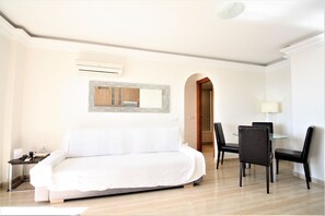 TV - 6th floor, front line facing the Mediterranean (La Manga del Mar Menor)