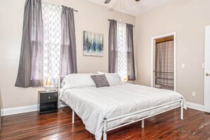 2 bedrooms, iron/ironing board, WiFi, bed sheets