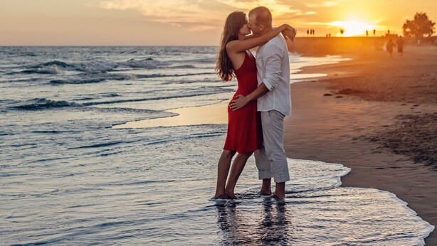 A couple embracing on a beach at sunset. - The best solution for couples in love (Maspalomas)