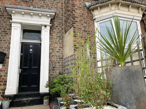 The House at Crooked End - Boutique property in central York sleeps 8