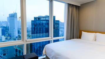 Deluxe Double Room, Ocean View | Street view