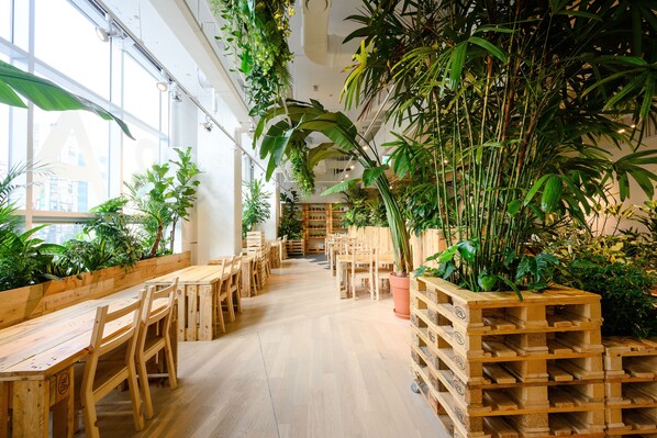 每日供應自助早餐 (每人 KRW18000)