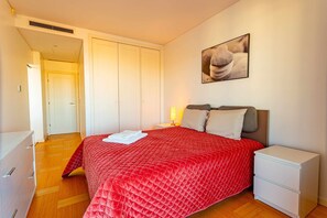 2 chambres, fer et planche à repasser, Wi-Fi gratuit, draps fournis
