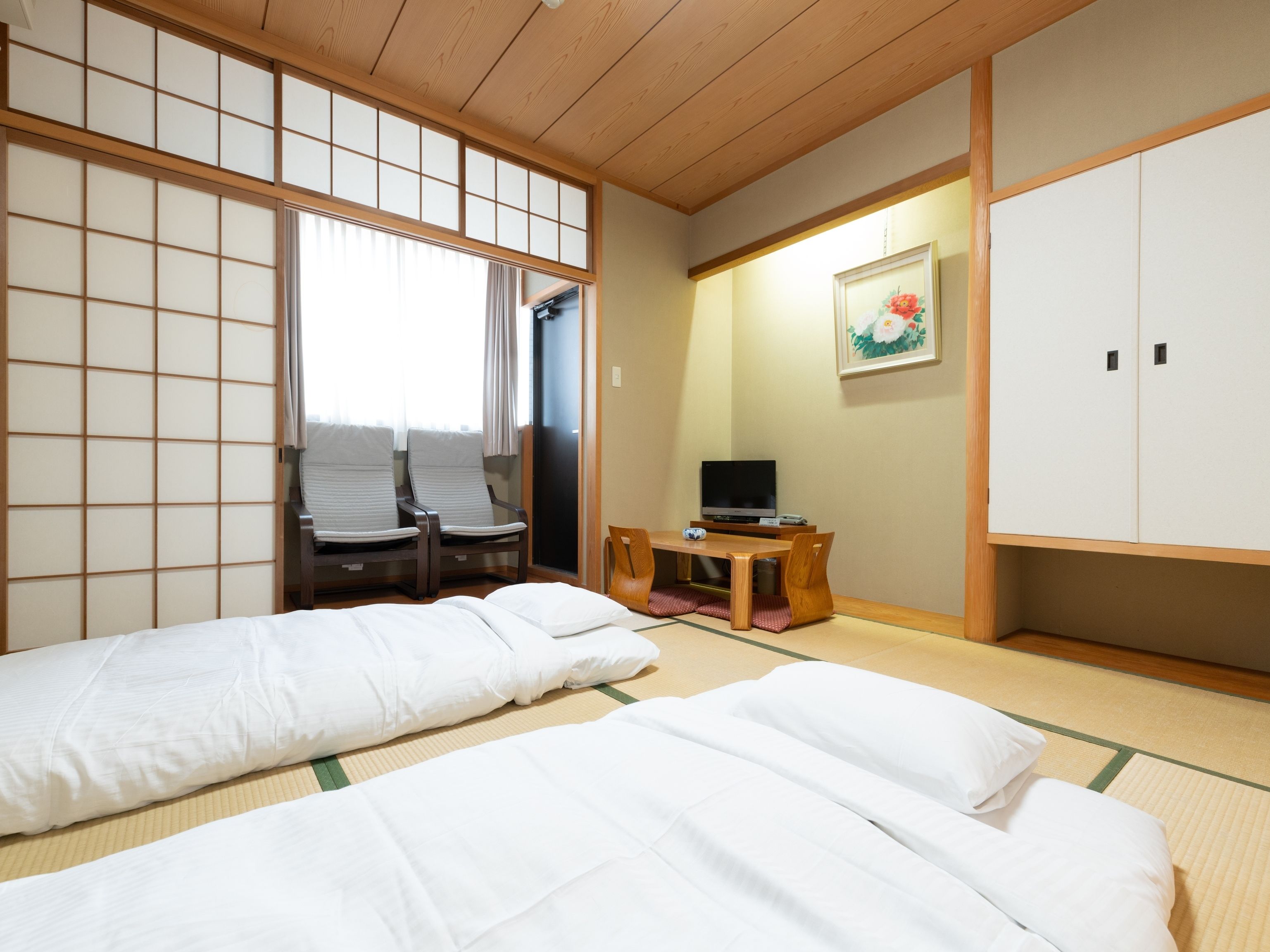 japanese style room, smoking  | living area | led tv