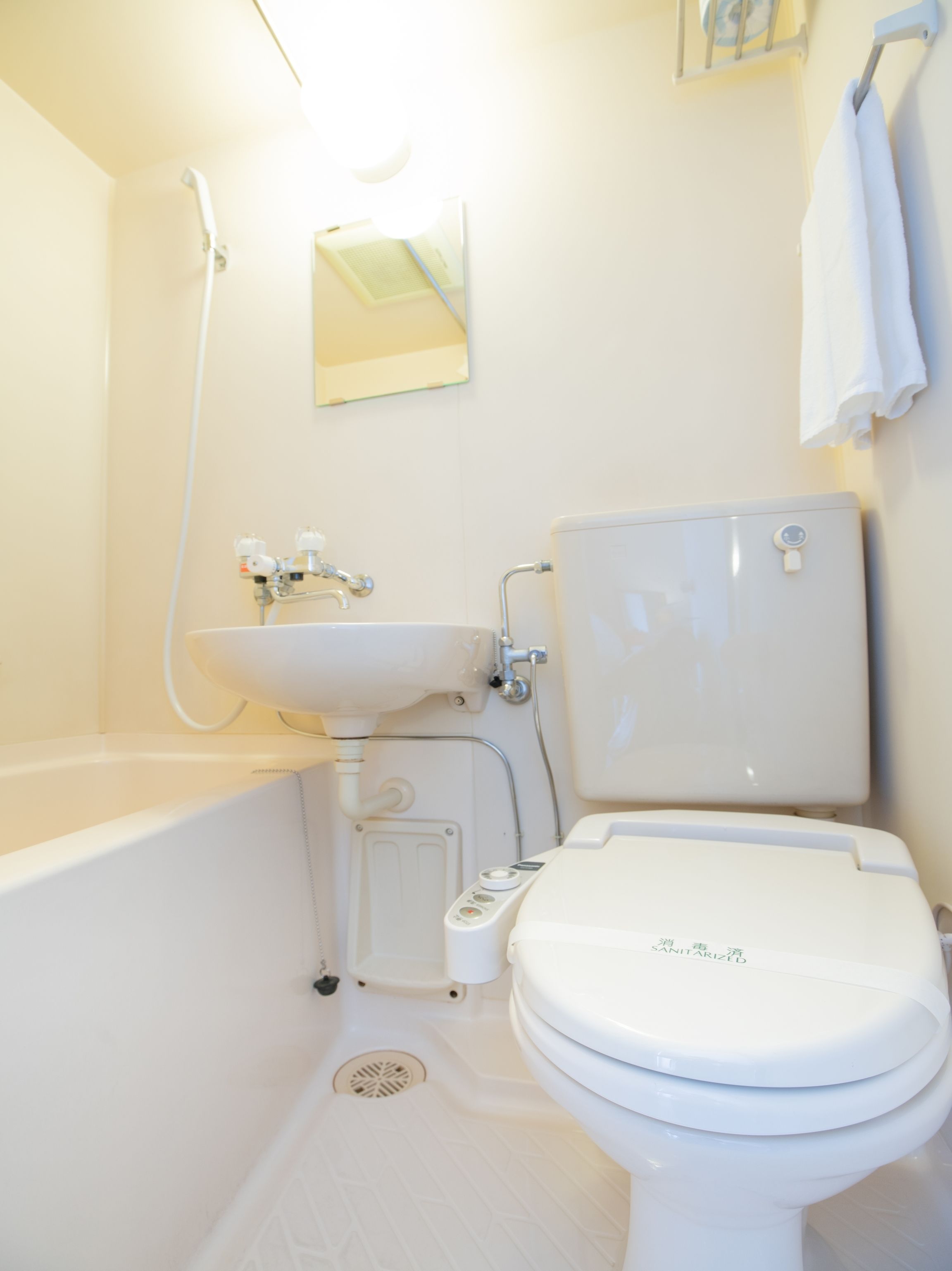 semi double room, non smoking | bathroom | combined shower/bathtub, rainfall showerhead, free toiletries