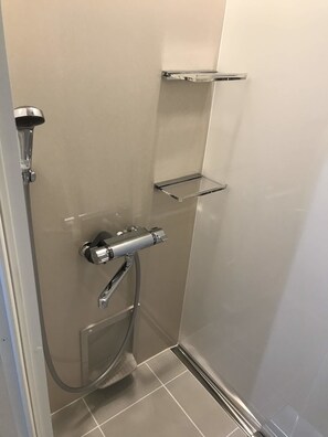 Bathroom shower - HASEGAWA Rinku Guest House West (Izumisano)