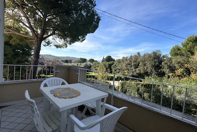 N185 - Numana, wonderful three-room apartment with terrace and swimming pool