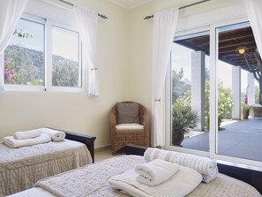 3 habitaciones, tabla de planchar con plancha, cuna de viaje y wifi 