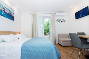 1 chambre, coffres-forts dans les chambres, fer et planche à repasser