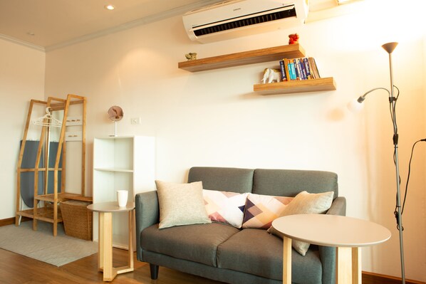 Fernseher, Bücher, Videothek