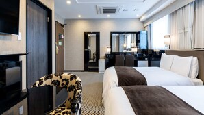 A hotel room with a large bed, a desk with a chair, a television, and a mirror. - APA Hotel & Resort Midosuji Hommachi Ekimae Tower (Osaka)