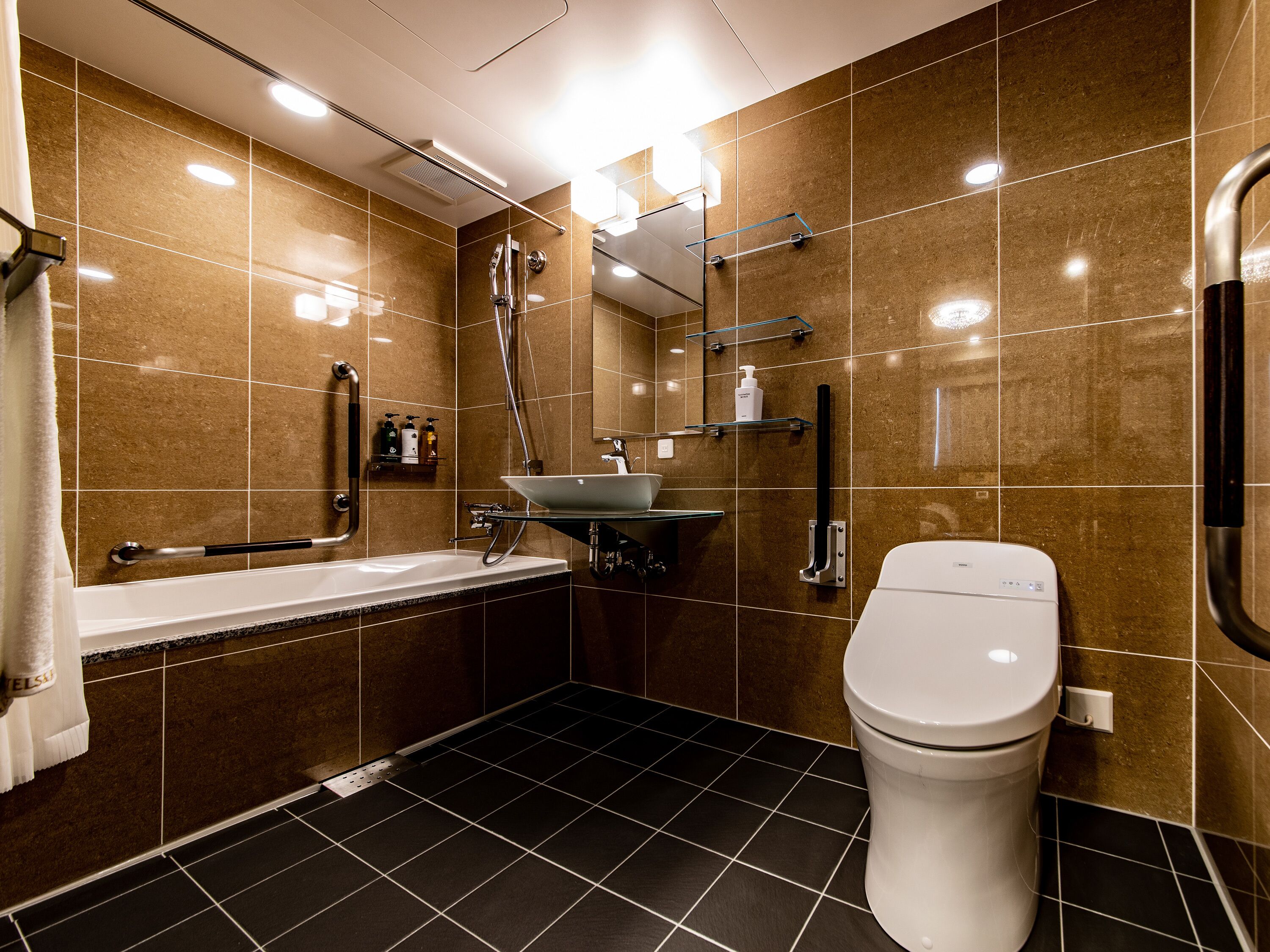 deluxe twin room, non smoking | 2 bedrooms, down duvets, desk, laptop workspace