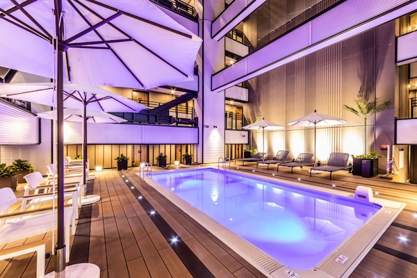 Seasonal outdoor pool, pool umbrellas