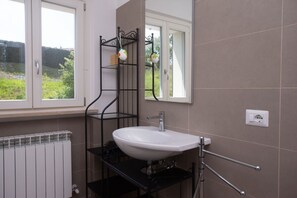 Shower, bidet, towels - S161 - Sirolo, brand new two-room apartment with terrace 1p (Sirolo)