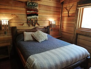 3 bedrooms, bed sheets - Rustic Barn Cabin  (Pucon)