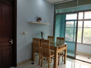 Appartement, 2 chambres | Restauration dans la chambre