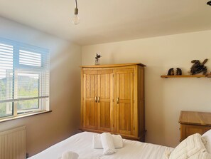 2 bedrooms, iron/ironing board, travel cot, free WiFi