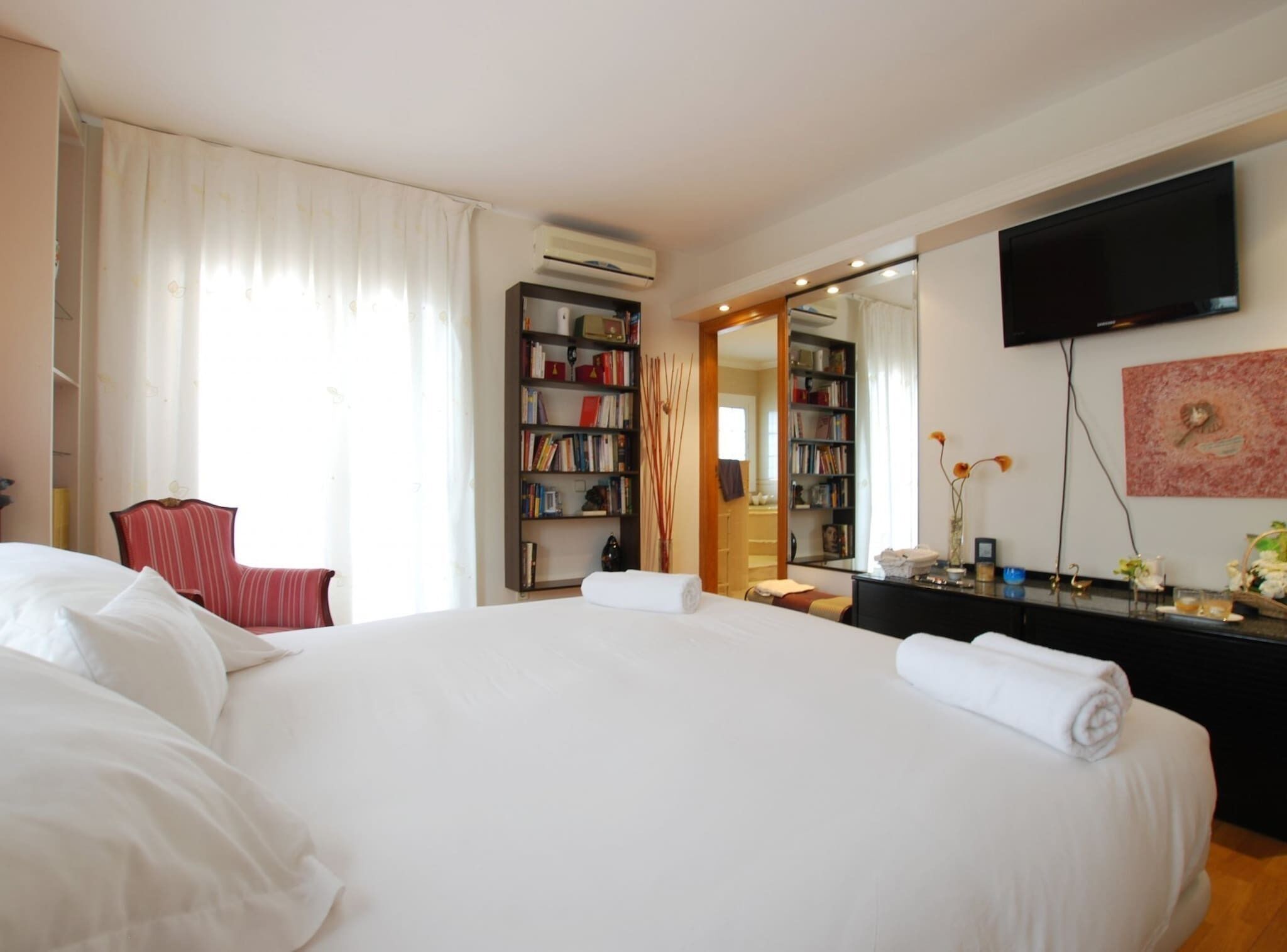 6 bedrooms, iron/ironing board, free WiFi, bed sheets