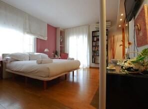 6 bedrooms, iron/ironing board, free WiFi, bed sheets