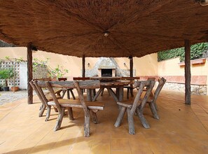 Outdoor dining - Villa Magnolia  - Large house with pool (Mataró)